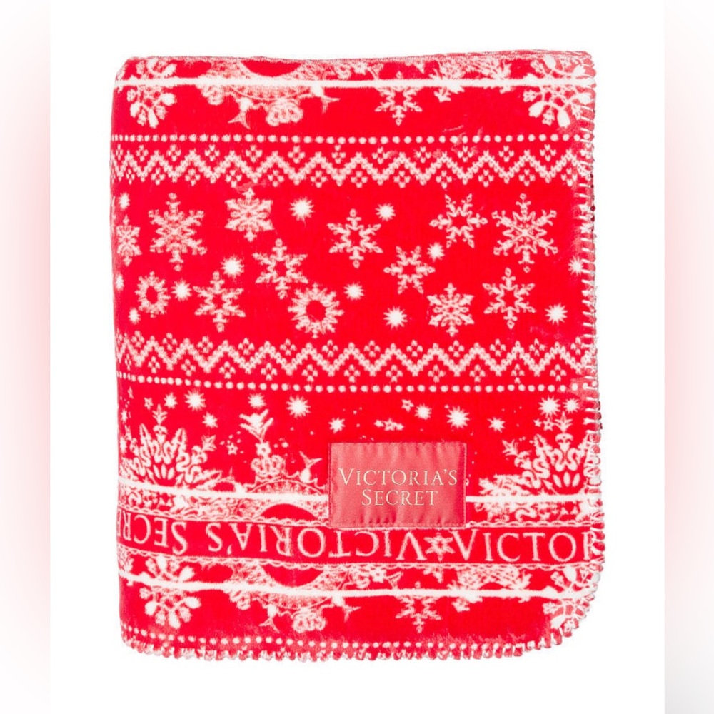 NWT Victoria’s Secret Winter Sherpa Blanket